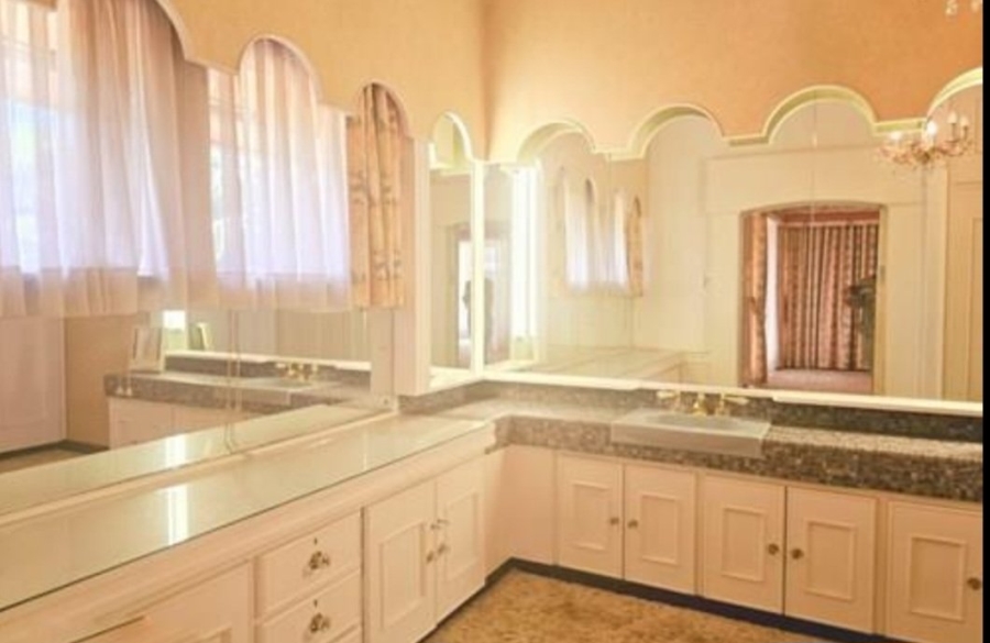 5 Bedroom Property for Sale in Dan Pienaar Free State